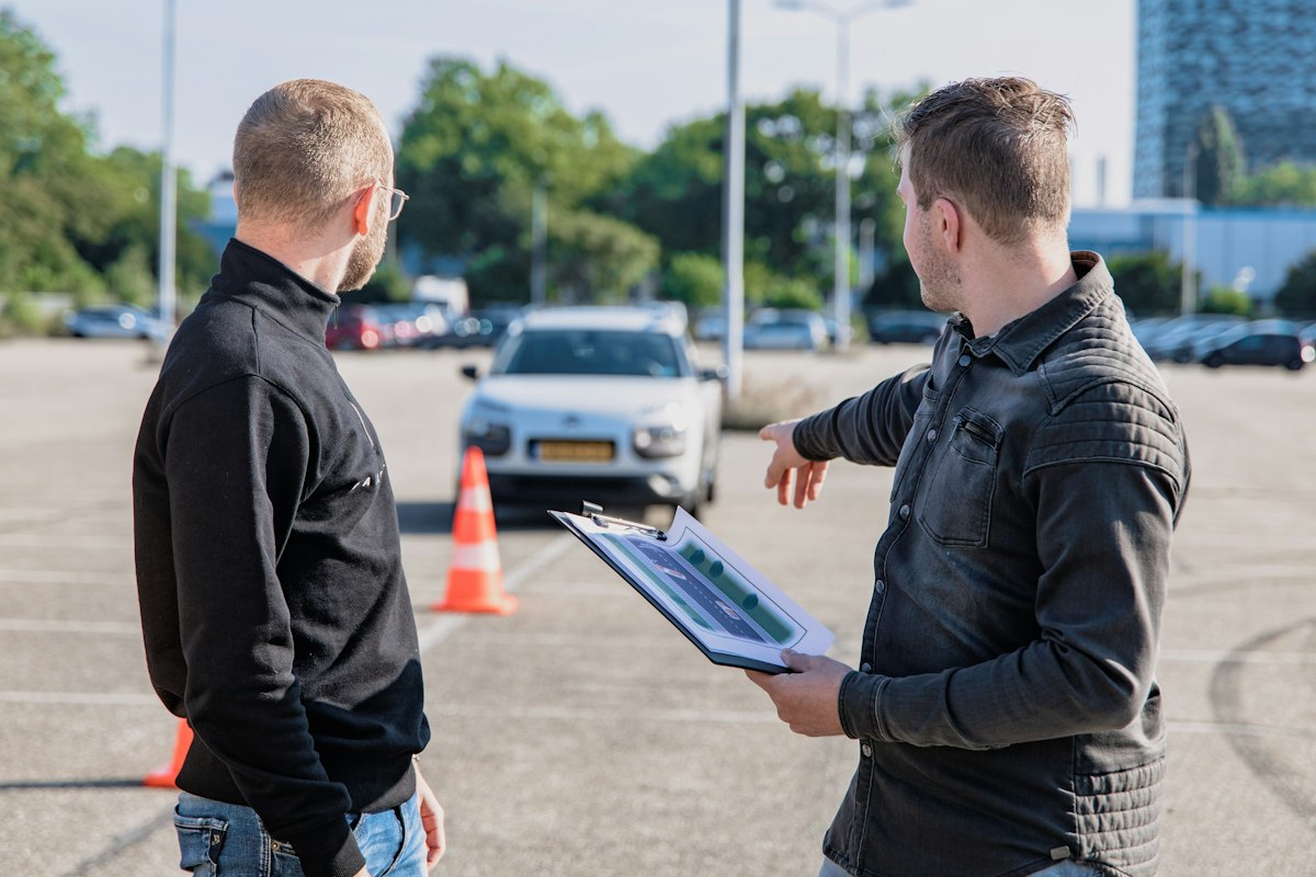 Instruktor i kursant na placu manewrowym